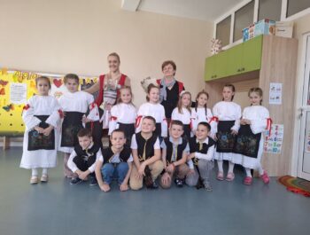 Осмомартовска приредба предшколаца